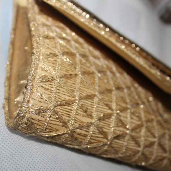 Beautiful Vintage Made in Hong Kong Metallic Gold Woven Chain Purse & wallet - Picture 7 of 15